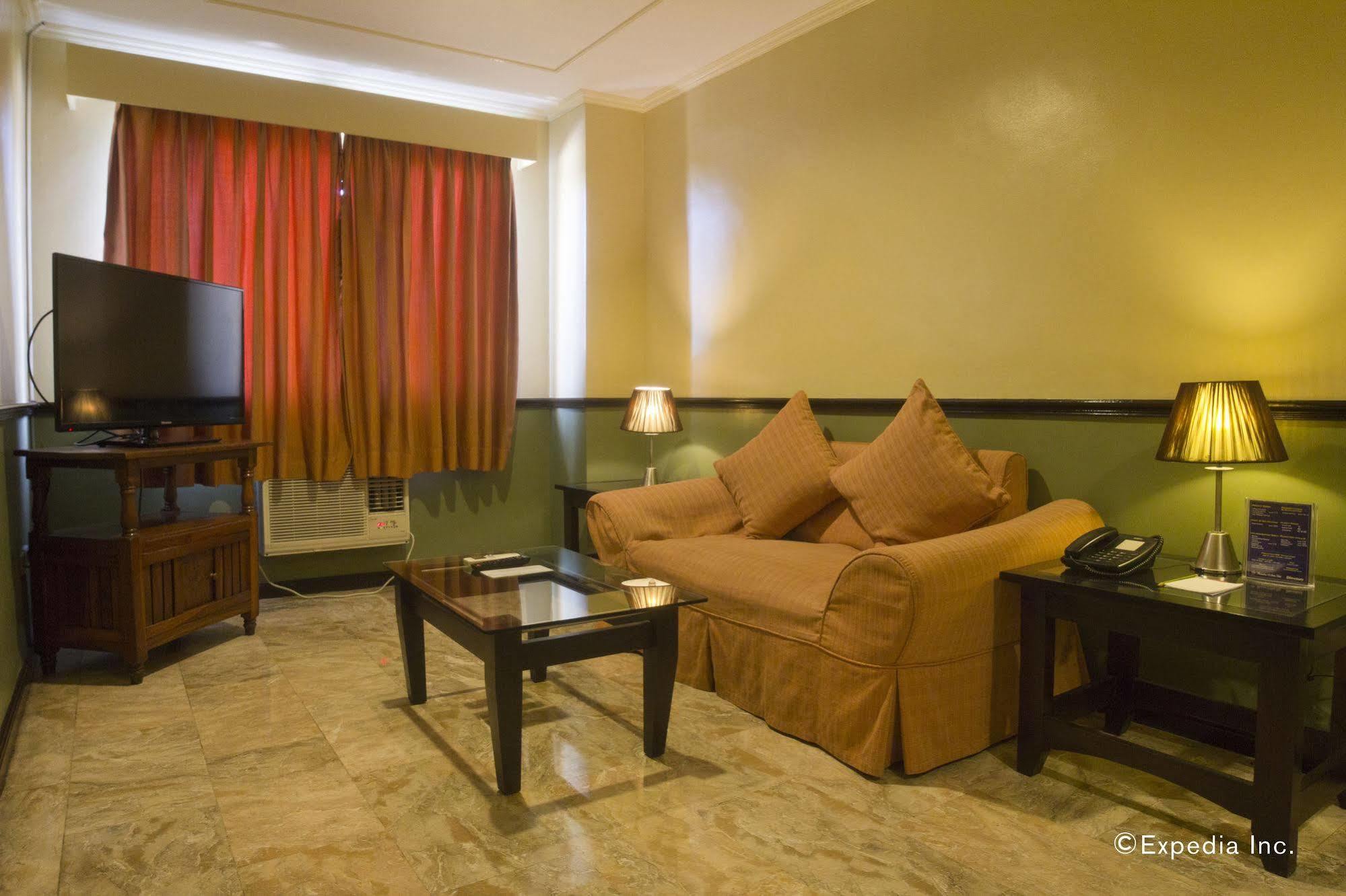 Fernandina 88 Suites Hotel Quezon City Buitenkant foto